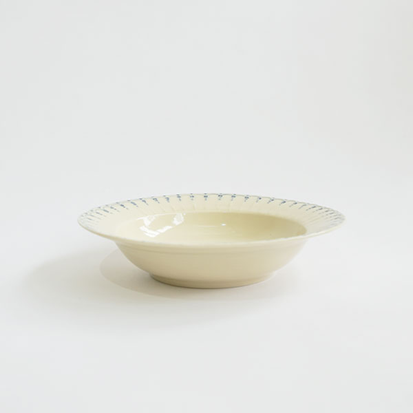 稲村真耶　生成りレース文スープ皿　　Φ21ｃｍ