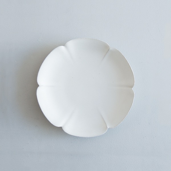 黒木泰等 白釉輪花皿 φ19cm