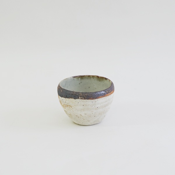 石原祥充　広口湯呑　鉄絵　白　Φ8ｃｍ