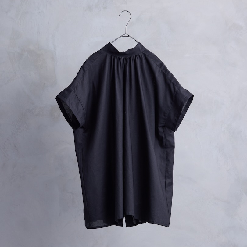 the last flower of the afternoon｜静寂の欠片　Half sleeve back-opened blouse［Black（黒）］