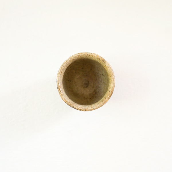 及川静香　粉引削りぐい吞み　H5.5ｃｍ