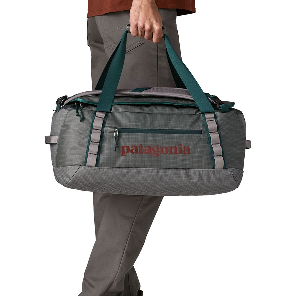 パタゴニア-patagonia ブラックホールダッフル40Lなら