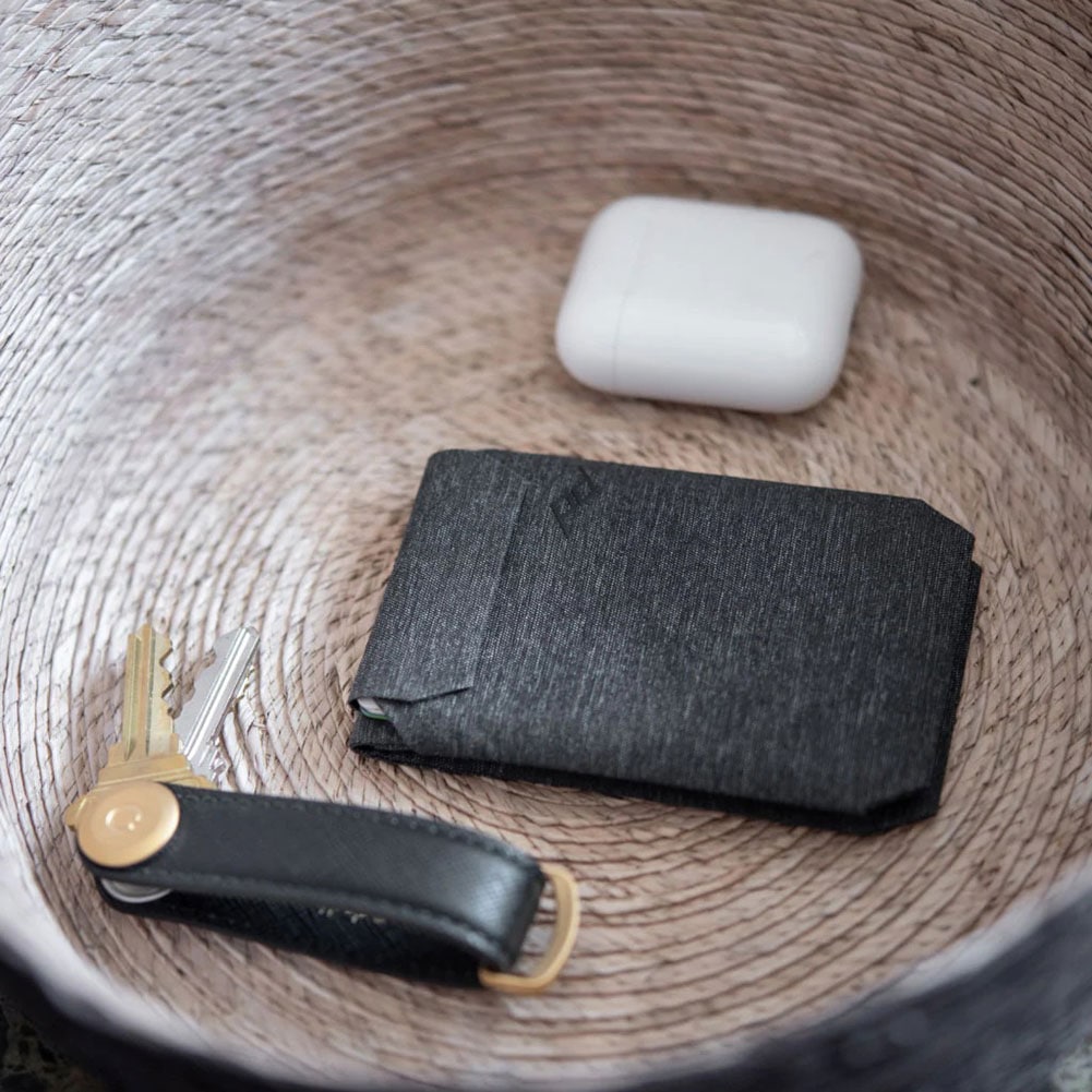 ピークデザイン-peak design スタンドウォレットならアシーズブリッジ