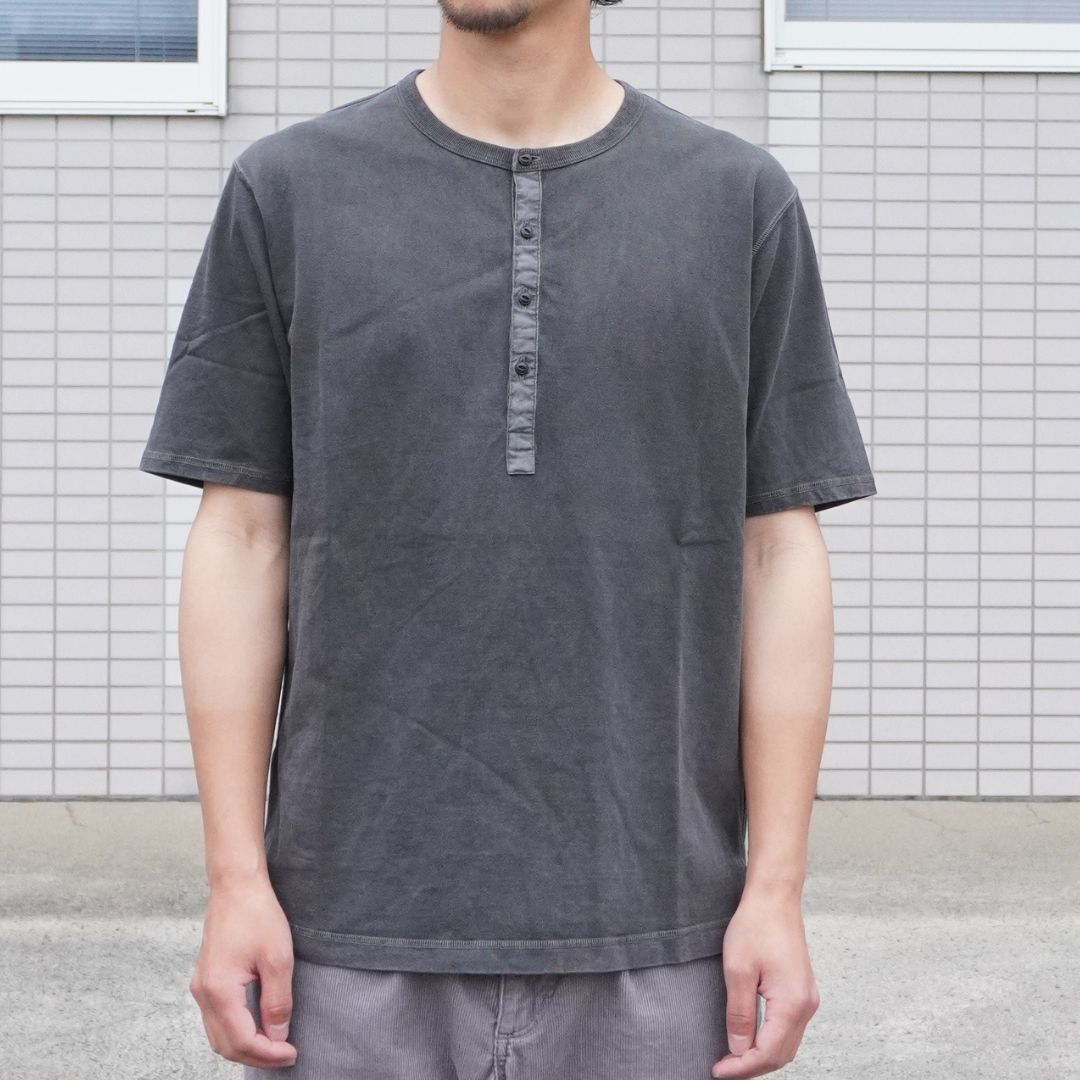 DWELLER S/S HENRY NECK TEE COTTON JERSEY PIGMENT DYE | nonnative