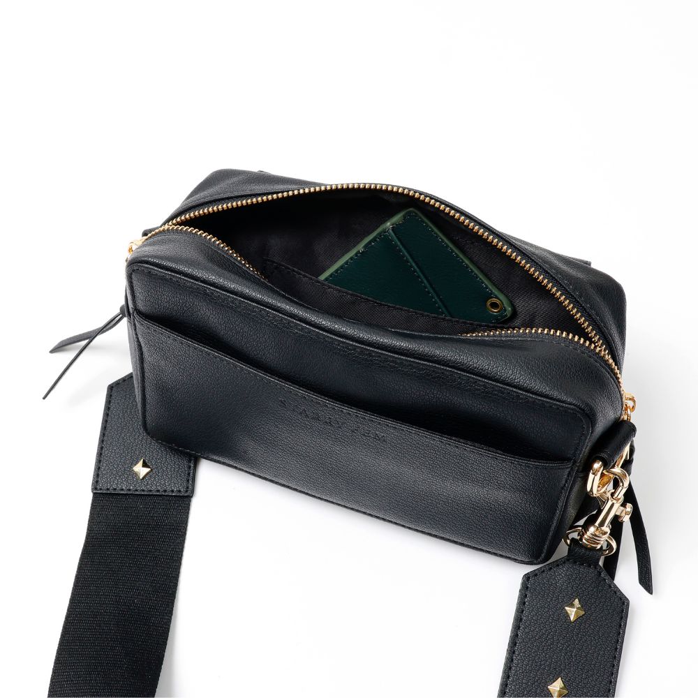 大人気！【FENDI】ピーカブー ミニ ブラック セレリア バッグ