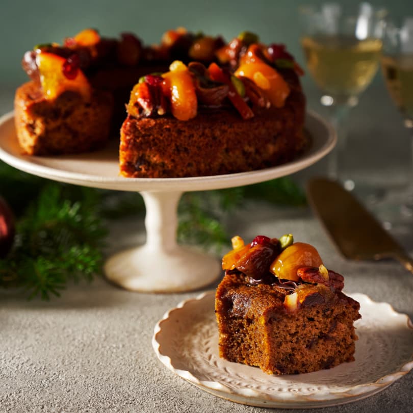 Carrot フィギュア ケーキ付き 海外物 キャロットケーキ ホール / Carrot Cake Full | 巨人ストア Kyojin Store