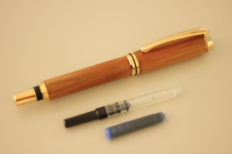 大日光クラフト　日光杉並木手作り万年筆　ギフトケース付き　送料無料　≪ お届け日時指定不可 ≫