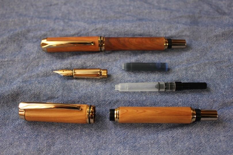 大日光クラフト　日光杉並木手作り万年筆　ギフトケース付き　送料無料　≪ お届け日時指定不可 ≫