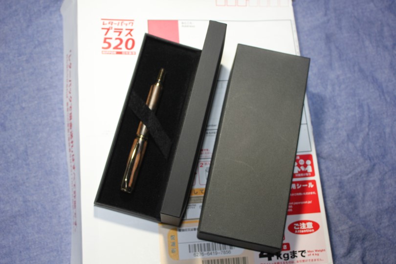 大日光クラフト　栃の木手作り万年筆（栃の木の杢・摺り漆仕上げ）ギフトケース付き　送料無料　≪ お届け日時指定不可 ≫