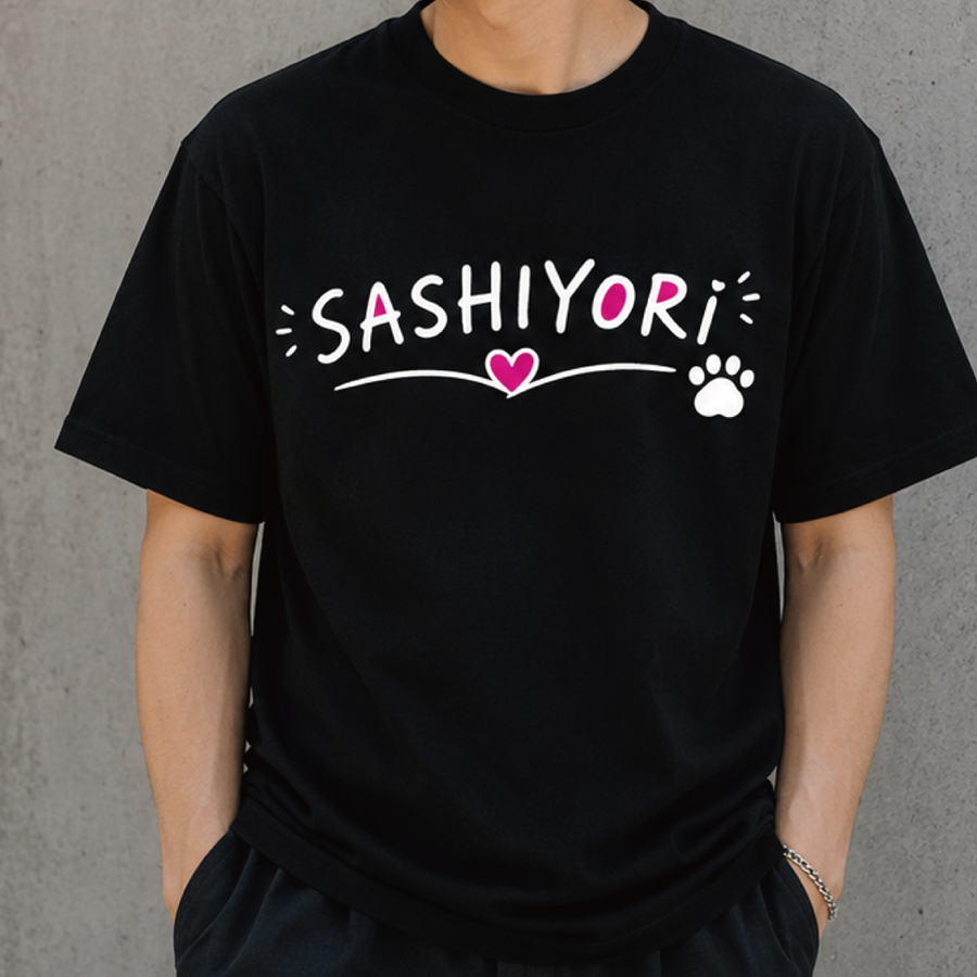 熊本弁デザインTシャツ「SASHIYORI(さしより)」肉球ロゴTシャツ|