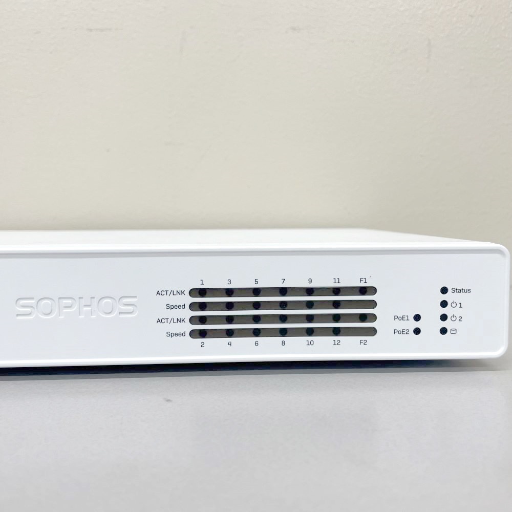 SOPHOS �ǥ����ȥå׷��������ƥ����ץ饤���� SEIRIOS XGS136 UTM �ե������������� IPsecVPN �����к� PoE �ͥåȥ�����ץ饤���� ������̵���ۡ���š�