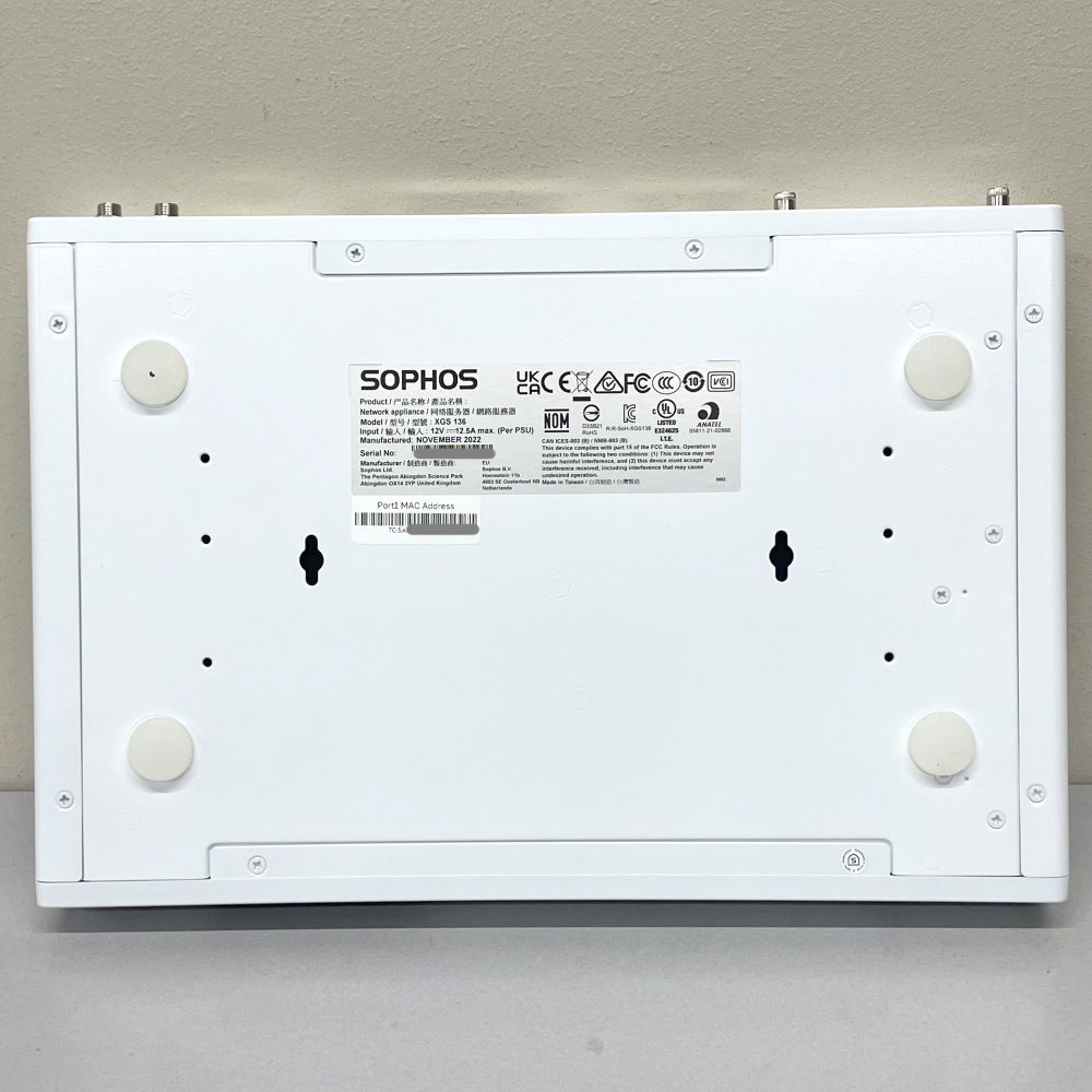 SOPHOS �ǥ����ȥå׷��������ƥ����ץ饤���� SEIRIOS XGS136 UTM �ե������������� IPsecVPN �����к� PoE �ͥåȥ�����ץ饤���� ������̵���ۡ���š�