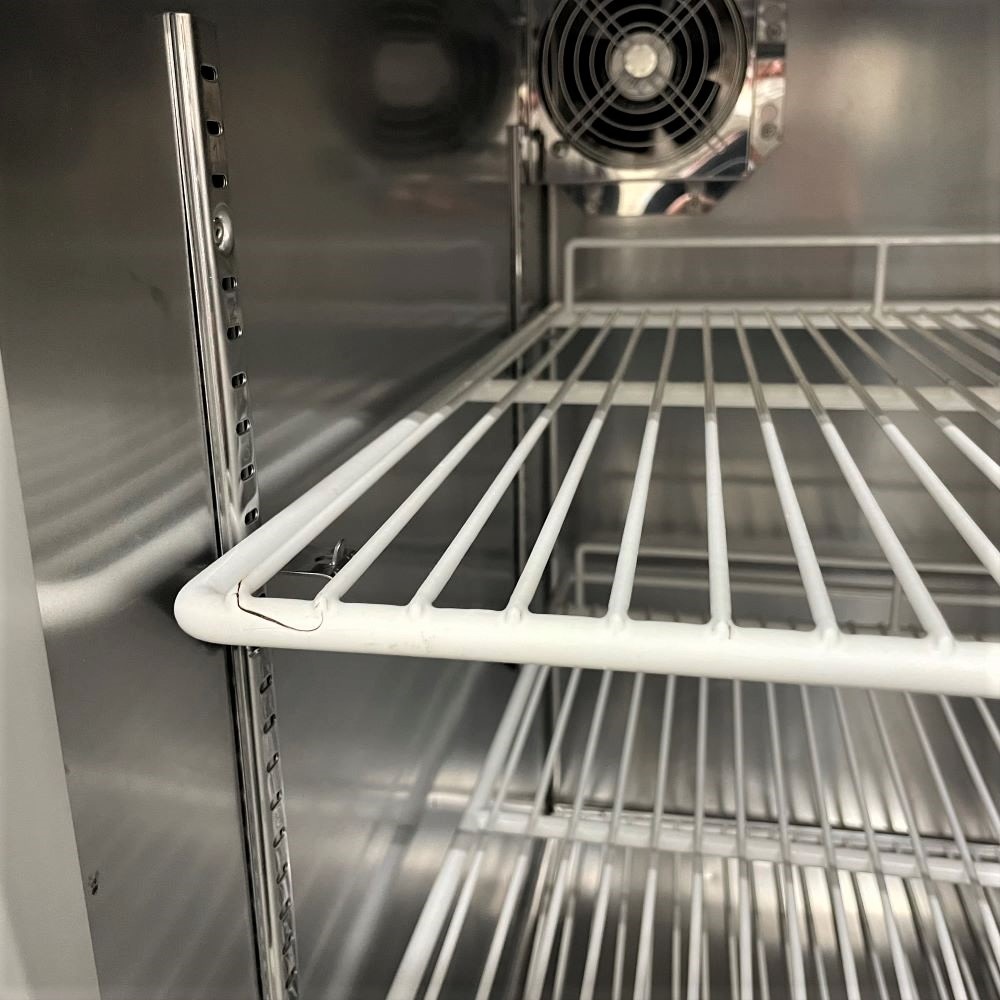 取付無料！大和冷機 KN201B2 小型対面後引き戸二段冷蔵ショーケース✨ 取付無料！大和冷機 KN201B2 小型対面後引き戸二段冷蔵ショー