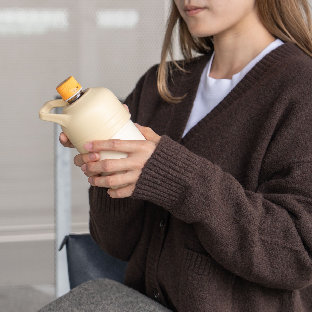 BOTTLE in BOTTLE（ボトルインボトル）ペットボトルホルダー ホット用 Fタイプ 持ち手付き ブラック ABIB-FBK