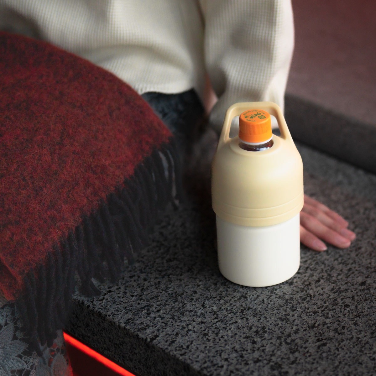 BOTTLE in BOTTLE（ボトルインボトル）ペットボトルホルダー ホット用 Fタイプ 持ち手付き アイボリー ABIB-FIV