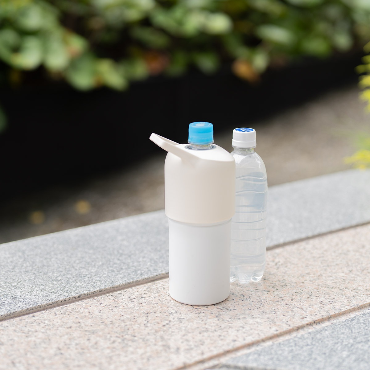 BOTTLE in BOTTLE（ボトルインボトル）ペットボトルホルダー Cタイプ 持ち手付き アイスグリーン ABIB-CIG