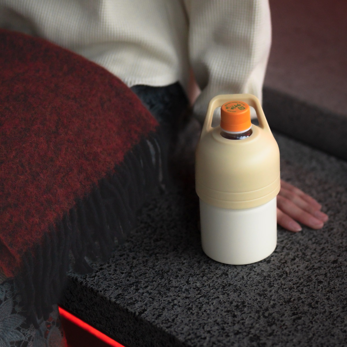 ケース販売 BOTTLE in BOTTLE（ボトルインボトル）ペットボトルホルダー 保温用 Fタイプ 持ち手付き ブラック ABIB-FBK24P