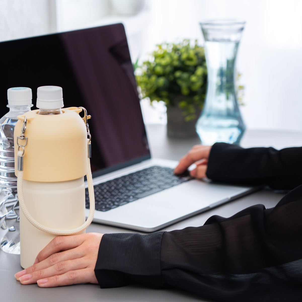 24個入り BOTTLE in BOTTLE（ボトルインボトル） ペットボトルホルダー OW2タイプ ストラップ付き ABIB-OW2シリーズ