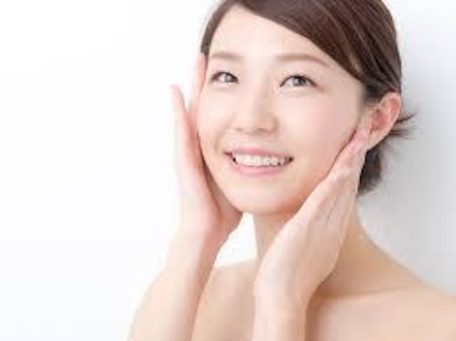 大人の敏感肌に潤いを。幹細胞、レチノール、セラミドなど肌が欲しがる成分満喫、贅沢ローション
