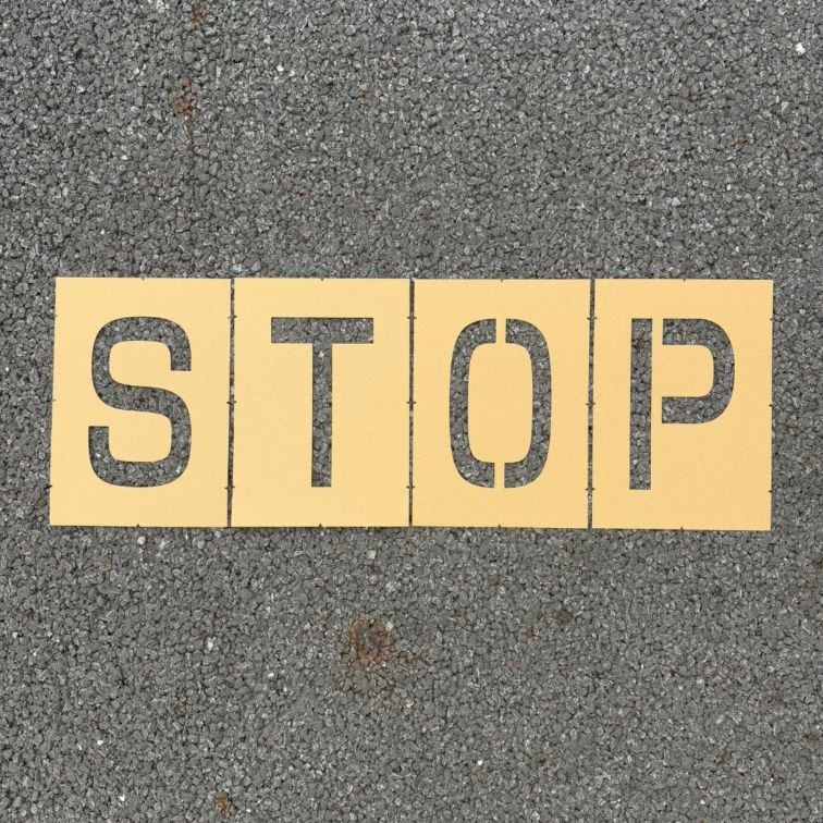 アトムハウスペイント　路面標示用テンプレート　ロードステンシルEasy　「STOP」（4文字各1枚入り）