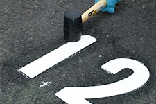 アトムハウスペイント 路面・床面表示材 フロアサイン 矢印