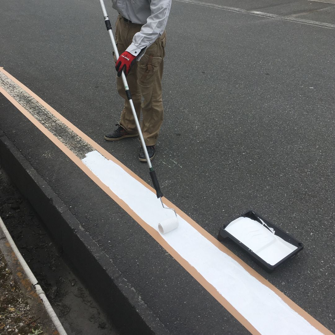 アトムハウスペイント　駐車場区画線ライン引き　道路線引き用塗料　水性ハードライン　８ｋｇ　黄