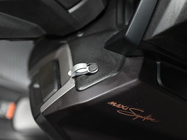 NMAX125/NMAX155 SEL1J SG92J（2025年式）専用 コンビニフック シルバー｜通勤・通学・買い物に便利な荷物掛けフック カスタム パーツ