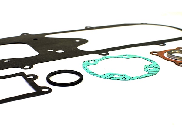 ヤマハ 横型ジョグ50系 3KJクランクケース左右セット ヤマハ 横型ジョグ50系 3KJクランクケース左右セット Amazon