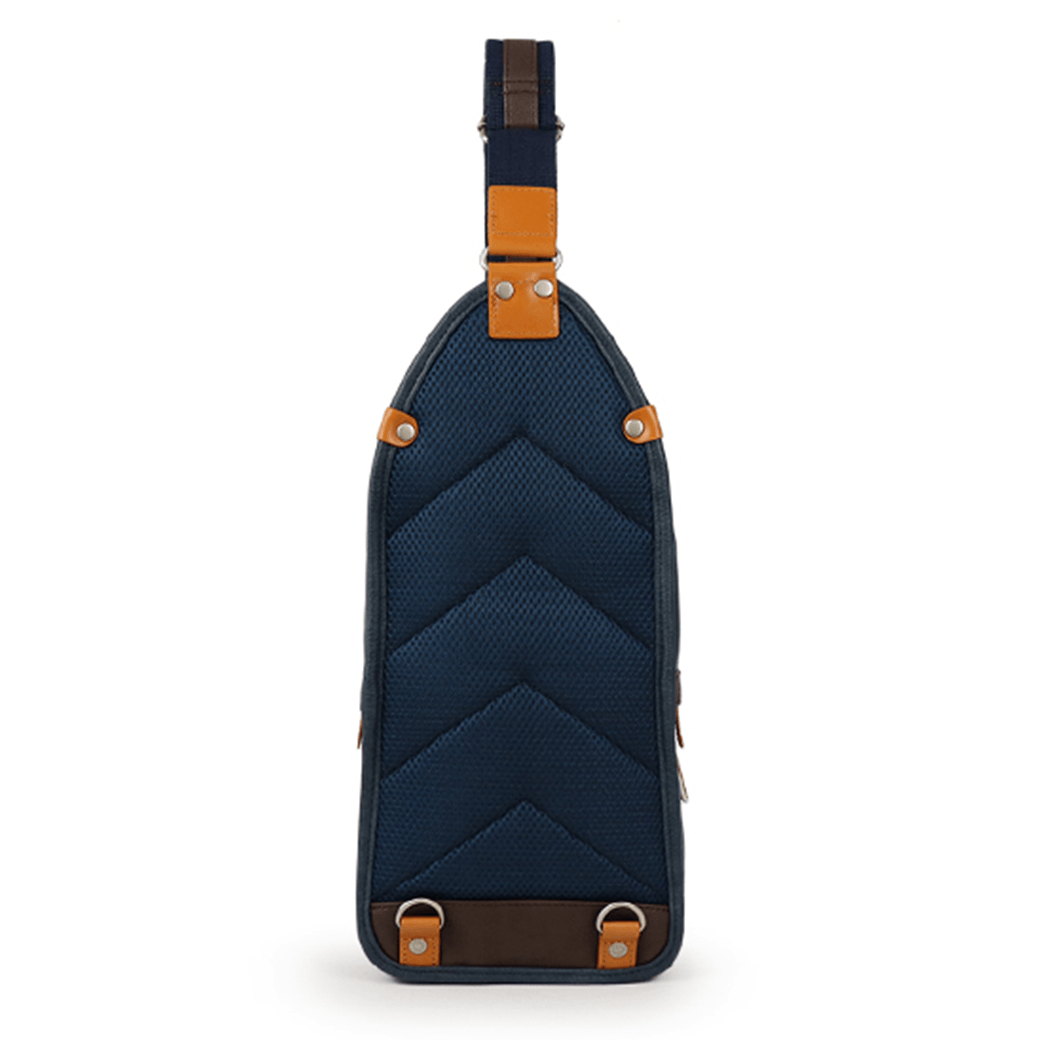 MOUSTACHE（ムスタッシュ）ボディバッグ（ヴィーガンレザー）