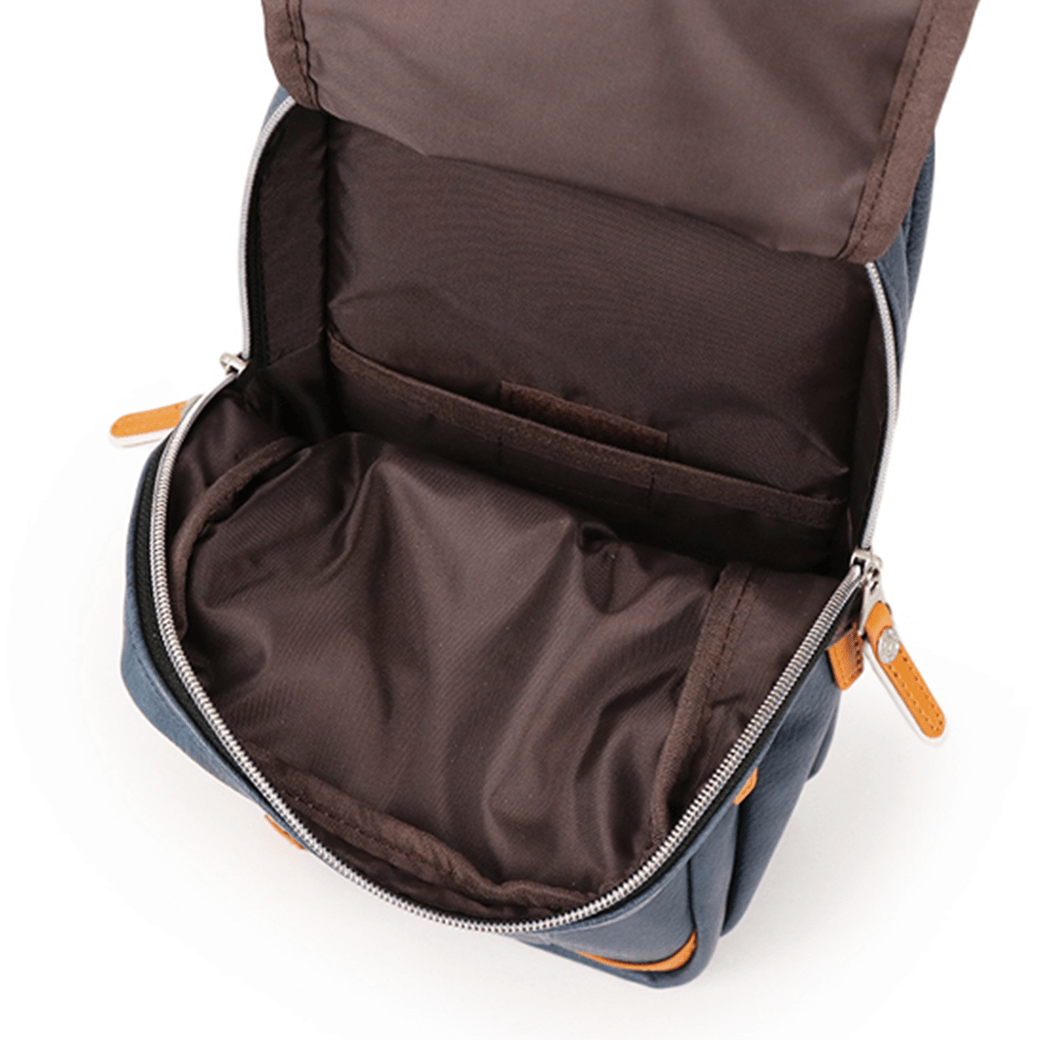 MOUSTACHE（ムスタッシュ）ボディバッグ（ヴィーガンレザー）