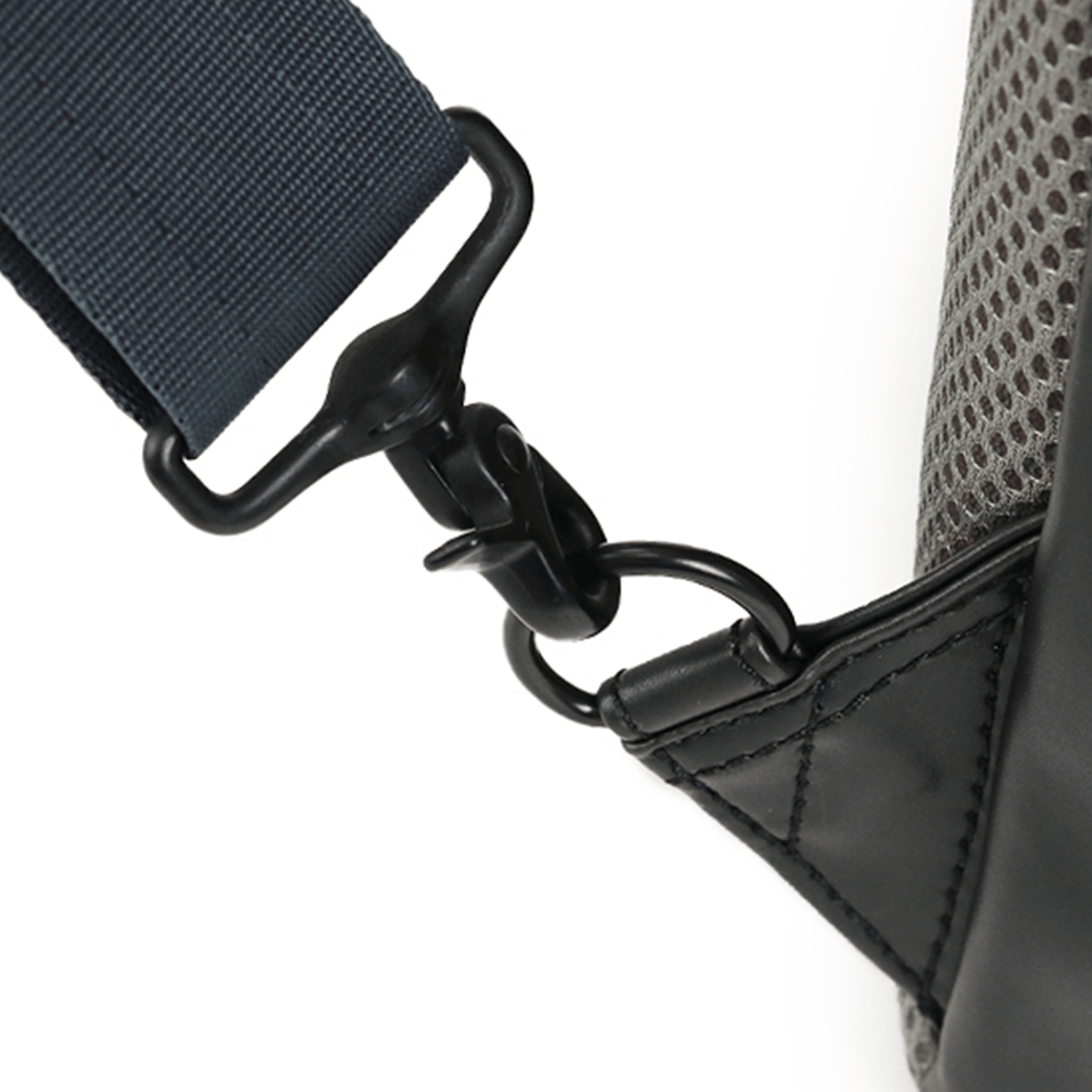 MOUSTACHE（ムスタッシュ）ボディバッグ（ヴィーガンレザー×イタリアン牛革）Lsize