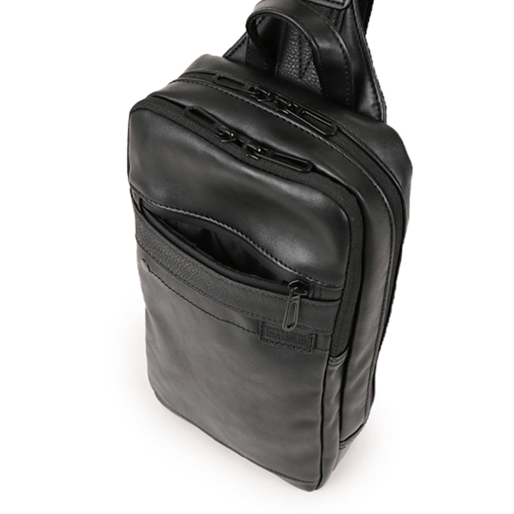 MOUSTACHE（ムスタッシュ）ボディバッグ（ヴィーガンレザー×イタリアン牛革）