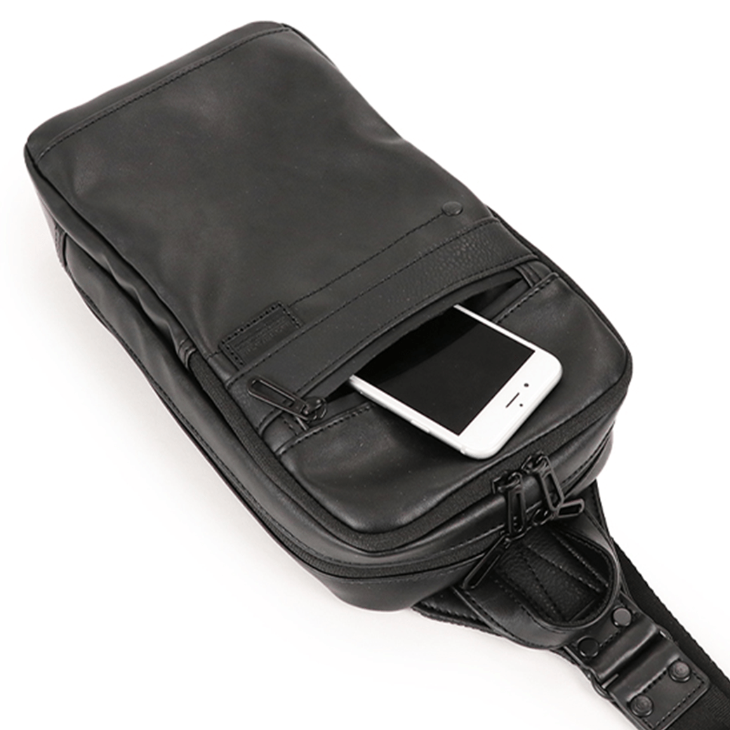 MOUSTACHE（ムスタッシュ）ボディバッグ（ヴィーガンレザー×イタリアン牛革）