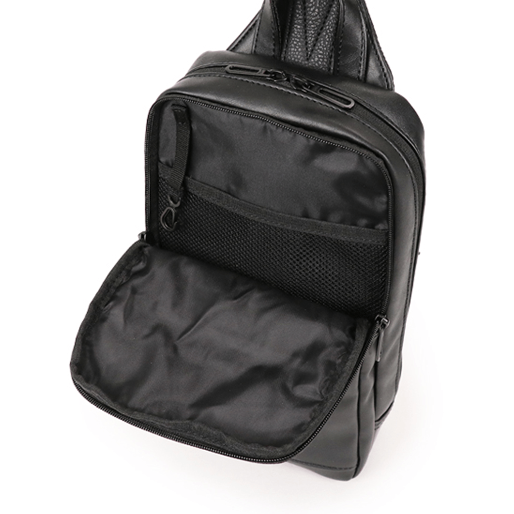 MOUSTACHE（ムスタッシュ）ボディバッグ（ヴィーガンレザー×イタリアン牛革）