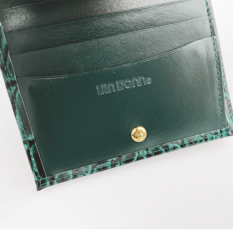 VIA DOAN（ヴィアドアン）ラックスクロコエナメル型押し折り財布グリーン