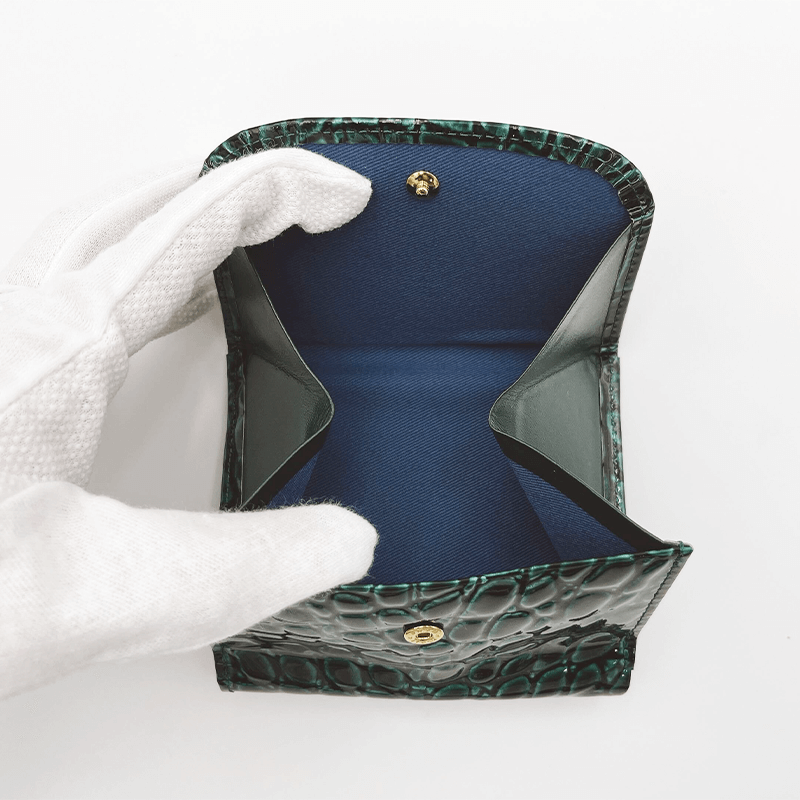 VIA DOAN（ヴィアドアン）ラックスクロコエナメル型押し折り財布グリーン