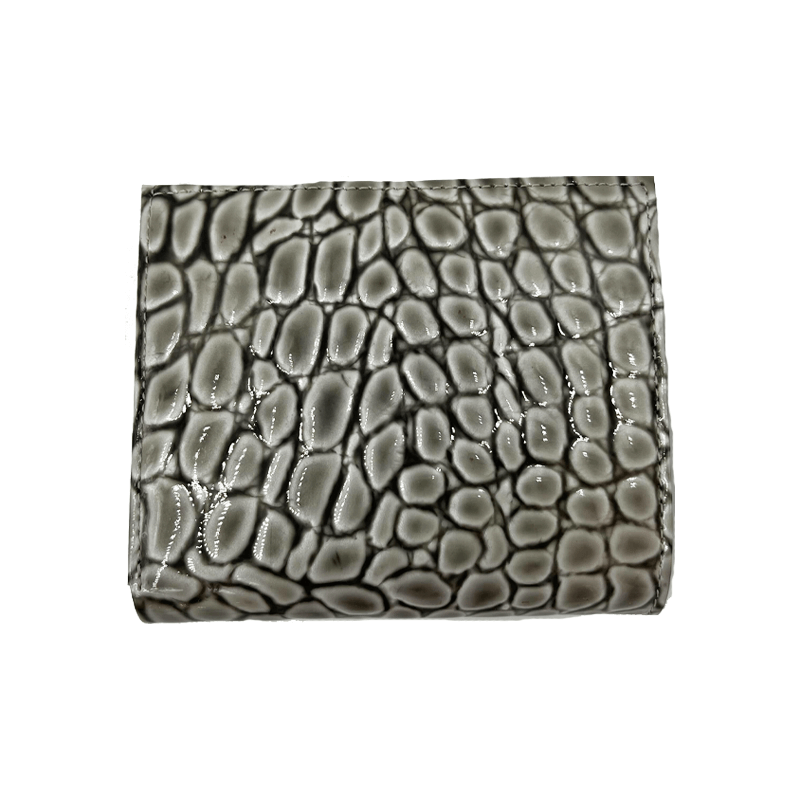 VIA DOAN（ヴィアドアン）ラックスクロコエナメル型押し折り財布グレー