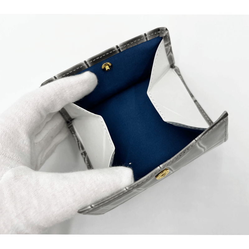 VIA DOAN（ヴィアドアン）ラックスクロコエナメル型押し小銭入れグレー