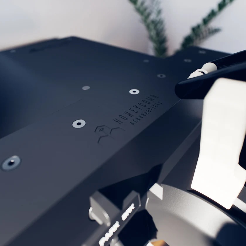 Honeycomb Aeronautical BRAVO THROTTLE QUADRANT LITE �ϥ˥��२�����Ρ��ƥ����� �֥�ܡ� �����åȥ� �����ɥ��� �饤�� ɬ�����˹ʤ����������åȥ� �����ɥ��ȡ�����礭�ʥ�С����ե�åץǥƥ�ȡ��ѡ����󥰥֥졼�����ȥ��ۥ����롢���ǥ��󥰥��������� HC003790