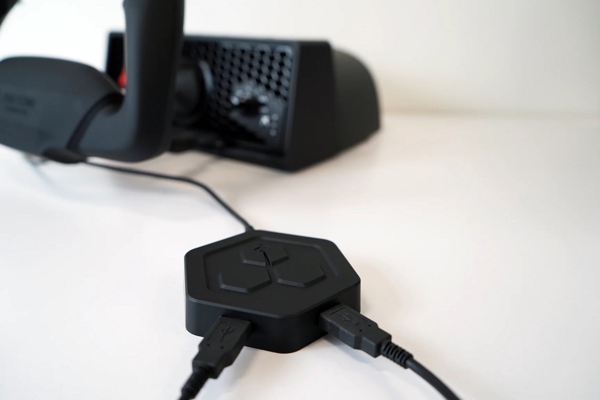 [12������ͽ��] Honeycomb Aeronautical XBOX HUB for HONEYCOMB ALPHA FLIGHT CONTROLS XPC YOKE & SWITCH PANEL �ϥ˥��२�����Ρ��ƥ�����֥�ܡ� �����åȥ� �����ɥ��� �� ���㡼�꡼ ����� �ڥ��륺���ĤΥ����ƥ�Ȥ�����³�Ǥ��� Xbox �ϥ� HC003356