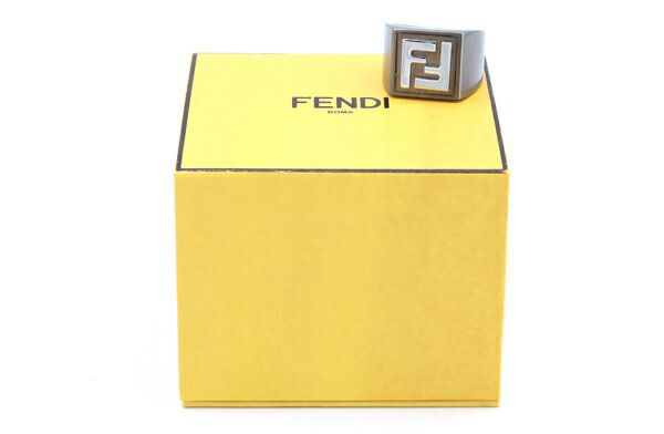 FENDI フェンディ エアーポッズ ケース FFロゴ レザー スネークスキン FENDI フェンディ エアーポッズ ケース FFロゴ レザー スネーク