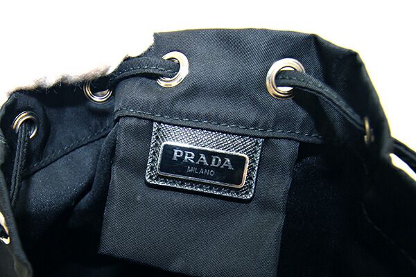 PRADA 黒 ナイロン ドローストリングポーチ巾着 PRADA プラダ （PRADA） Re-Nylon テスート ナイロン ポーチ