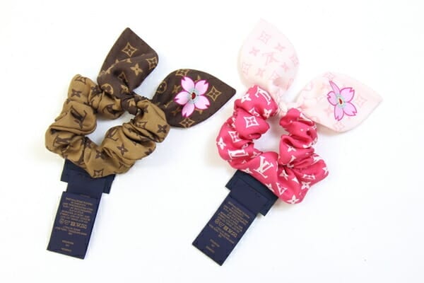 ルイヴィトン　村上隆　シュシュ　ブラウン　M96067 日本限定　完売品 ルイヴィトン 村上隆 シュシュ ブラウン M96067 日本限定 完売品