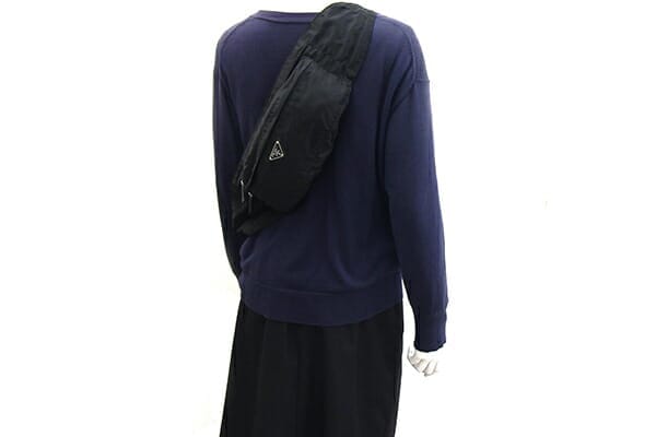 プラダ ボディバッグ V132 ブラック ナイロン 中古 ウエスト