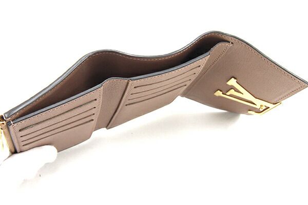 ルイヴィトン 三つ折り財布 ポルトフォイユ カプシーヌ