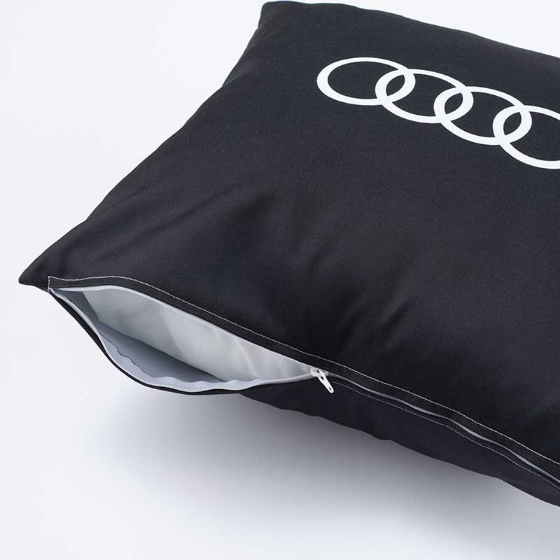 Audi 角形クッション（ブラック）