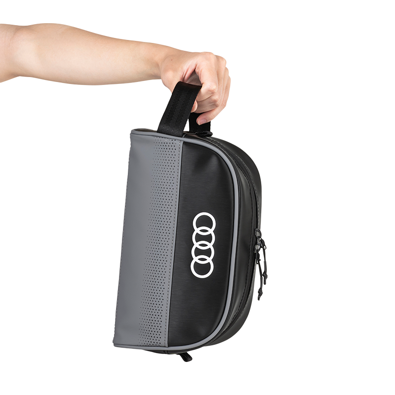 Audi×テーラーメイド ポーチ（ブラック/グレー）