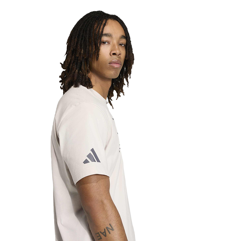 Audi Formula 1 メンズファングラフィックTシャツ（チョークパール）