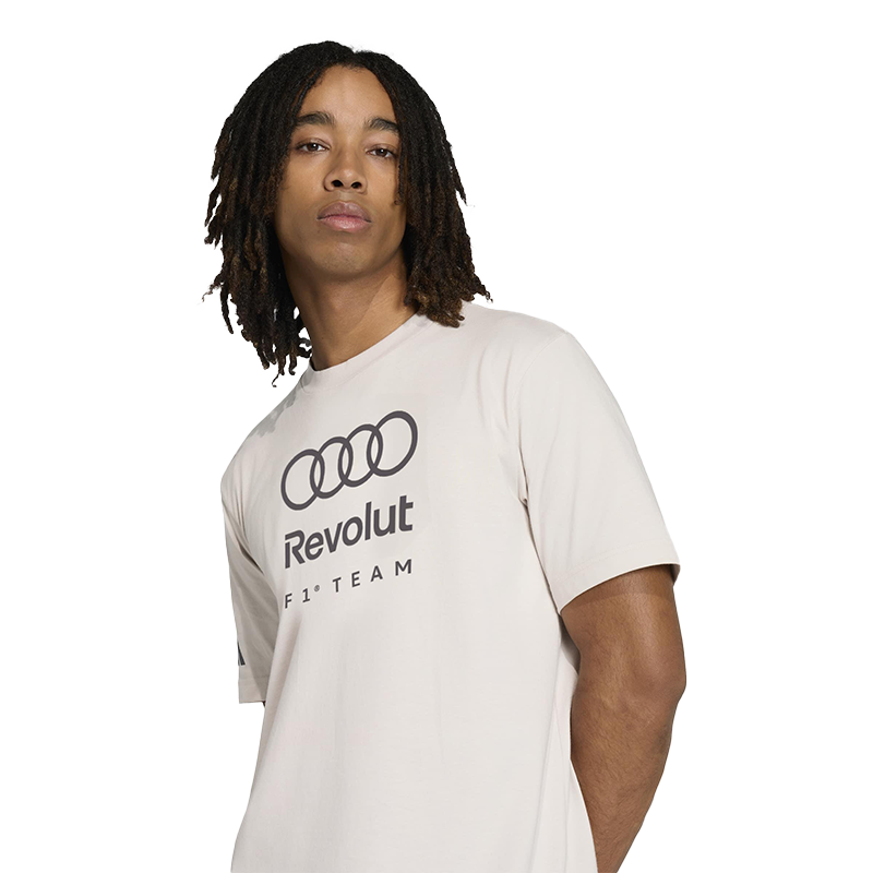 Audi Formula 1 メンズファングラフィックTシャツ（チョークパール）