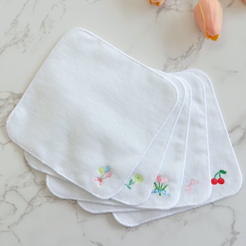 ミニティッシュ付き】ワンポイント手刺繍入りティッシュケース